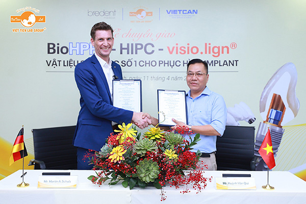 Lễ ký kết hợp tác giữa Việt Tiên Lab Group và Công ty Bredent